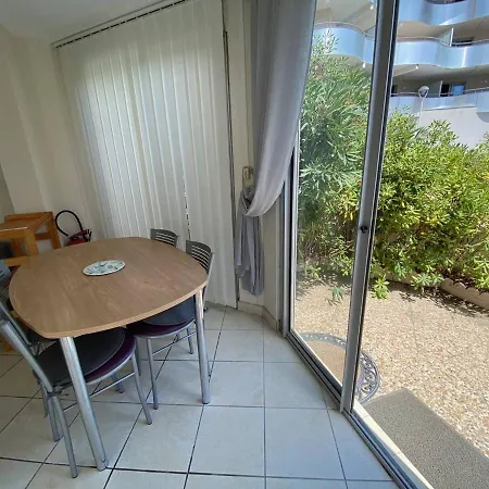 Apartment 4 Pers Avec Terrasse, Face Mer, Acces Direct Plage, Proche Commerces Et Parc Aqualand - Fr-1-81-600