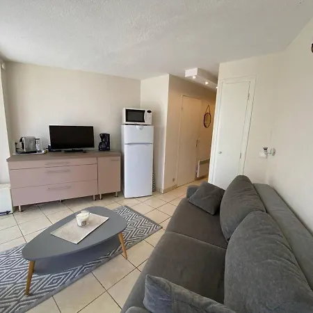 Apartment 4 Pers Avec Terrasse, Face Mer, Acces Direct Plage, Proche Commerces Et Parc Aqualand - Fr-1-81-600