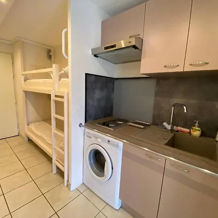 4 Pers Avec Terrasse, Face Mer, Acces Direct Plage, Proche Commerces Et Parc Aqualand - Fr-1-81-600 *
